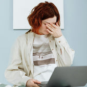 Is it OK to tell someone they have body odor? How to deal with this situation