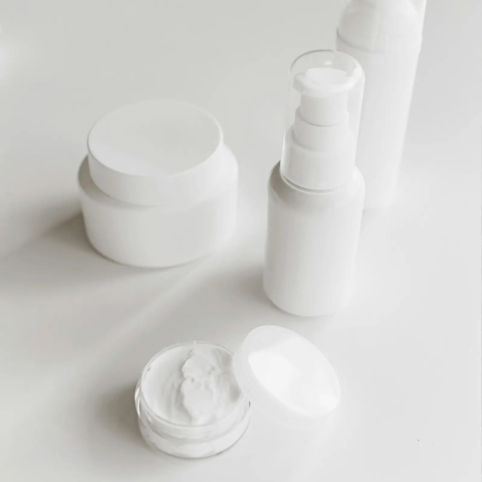 What’s the Difference Between a Deodorant, an Antiperspirant and an Anti-odorant?